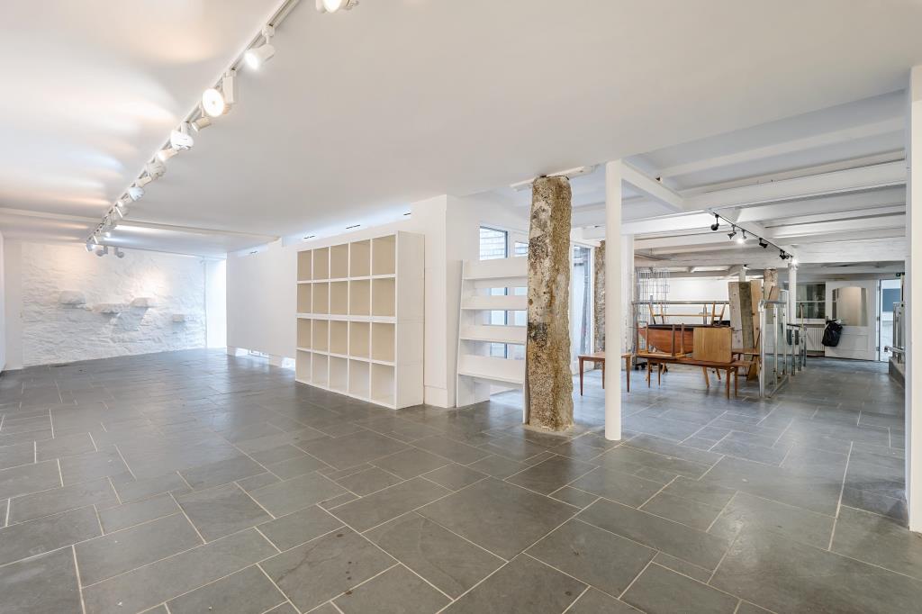 Lot: 34 - GROUND FLOOR PREMISES IN SOUGHT AFTER LOCATION - Former gallery space